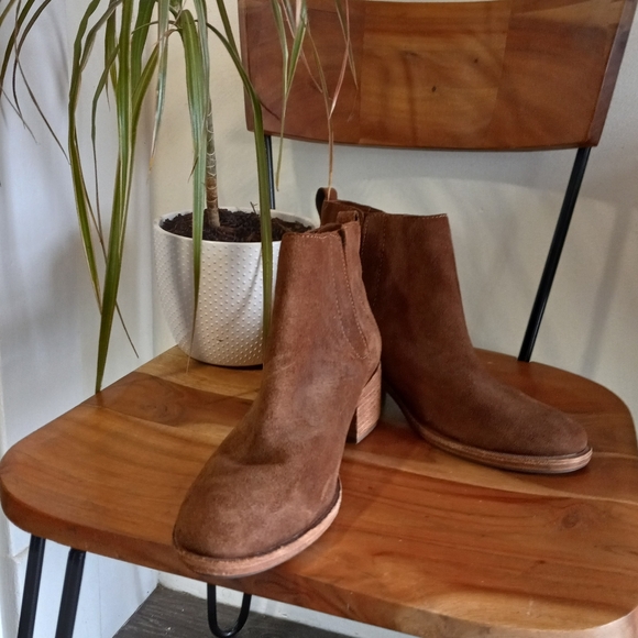 Kork-Ease Size 9.5 Women's Brown Solid Ankle Booties